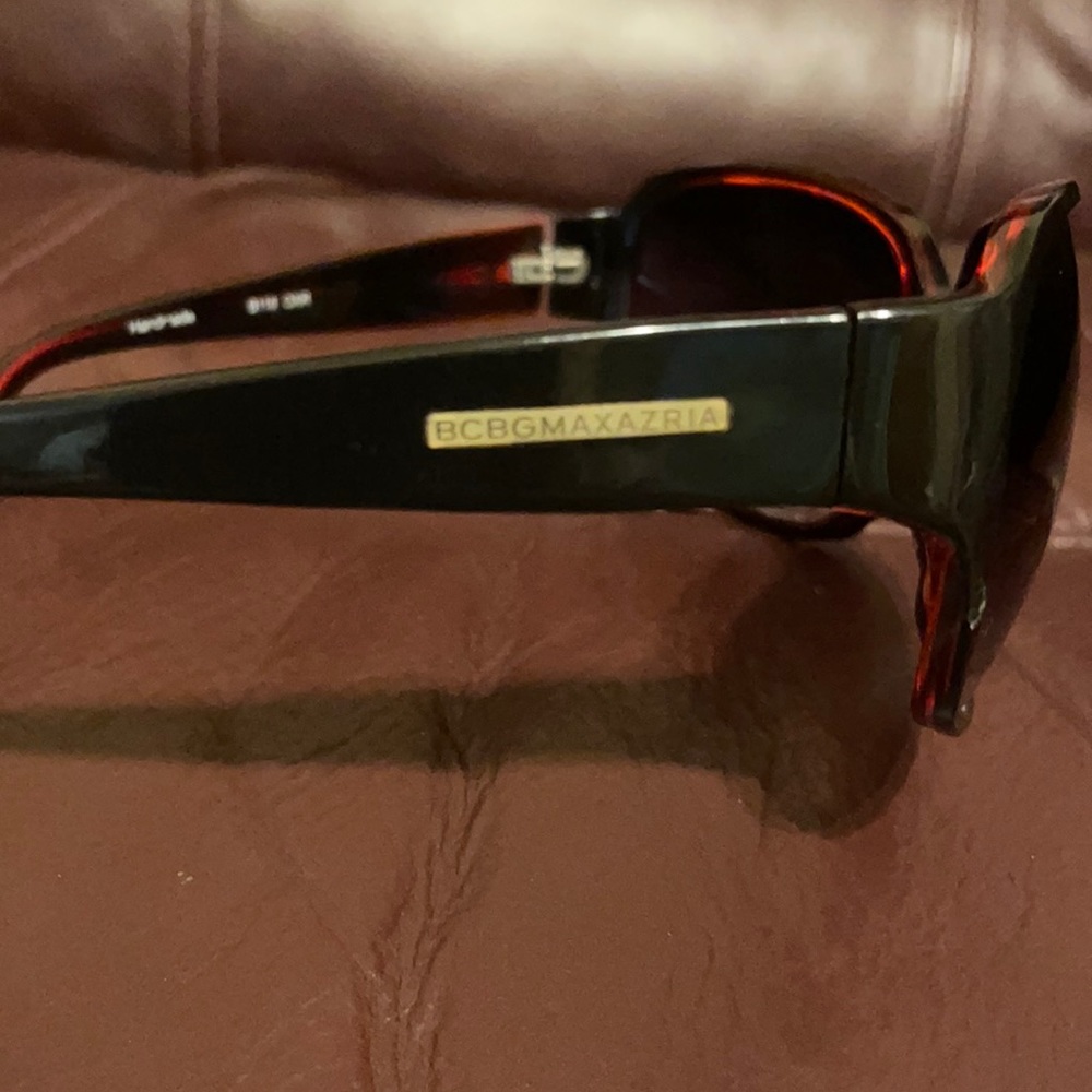Black BCBG Max Azria sunglasses w/ red accents - Picture 14 of 16